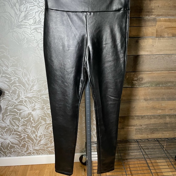 Never Worn Lined Faux Leather Leggings - Picture 1 of 1